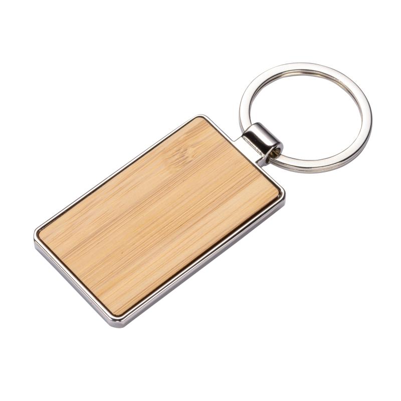 Llavero rectangular de metal con detalle frontal de bambú