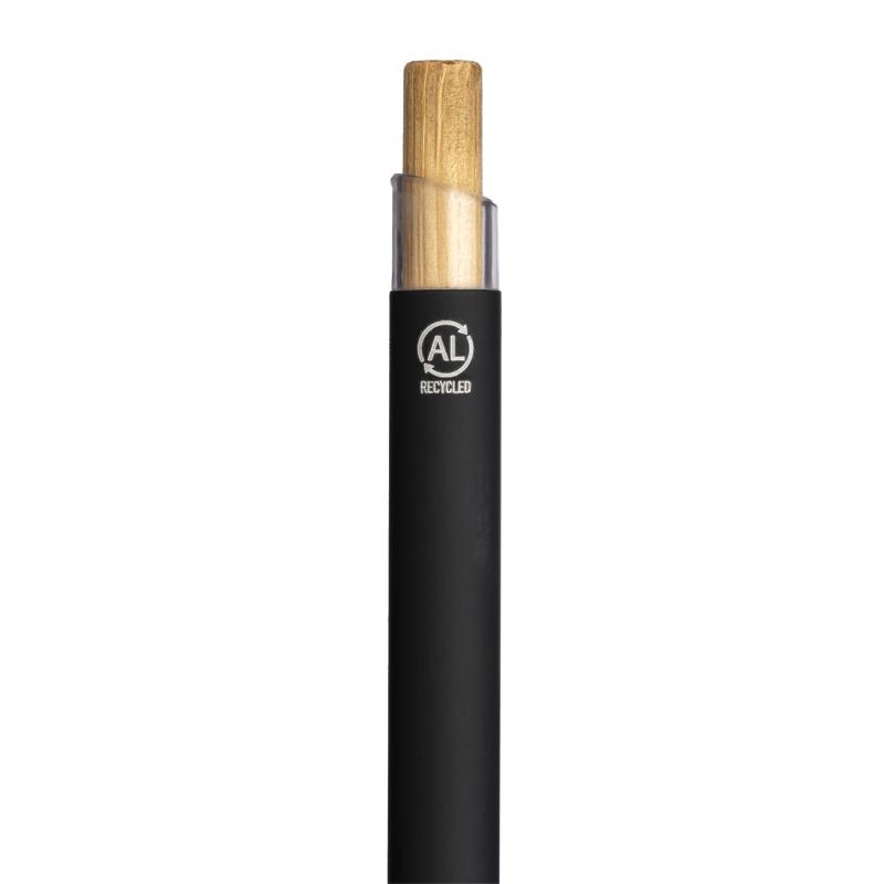 Bolígrafo a presión de aluminio reciclado engomado. Detalles bruñidos, botón de bambú