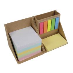 Lleva post-its de colores y un portalápices de cartón en forma de cubo