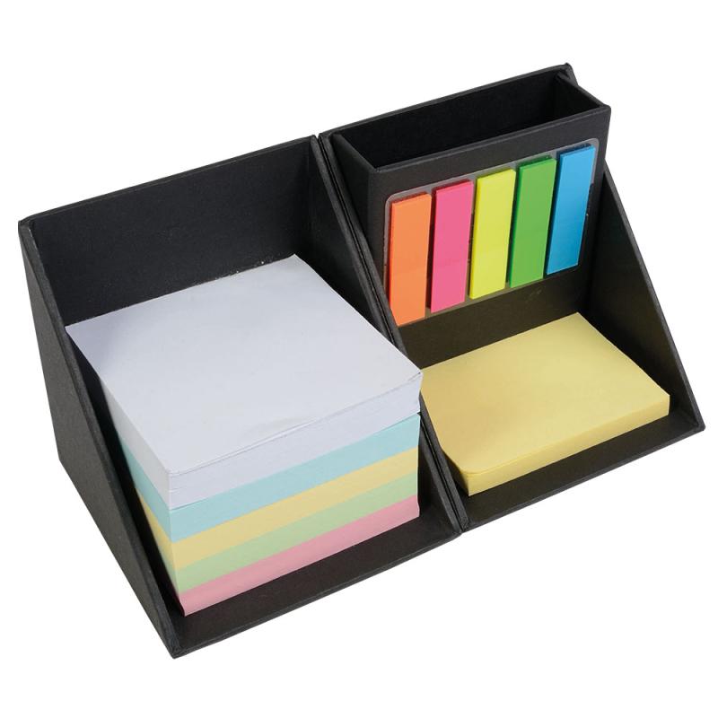 Lleva post-its de colores y un portalápices de cartón en forma de cubo