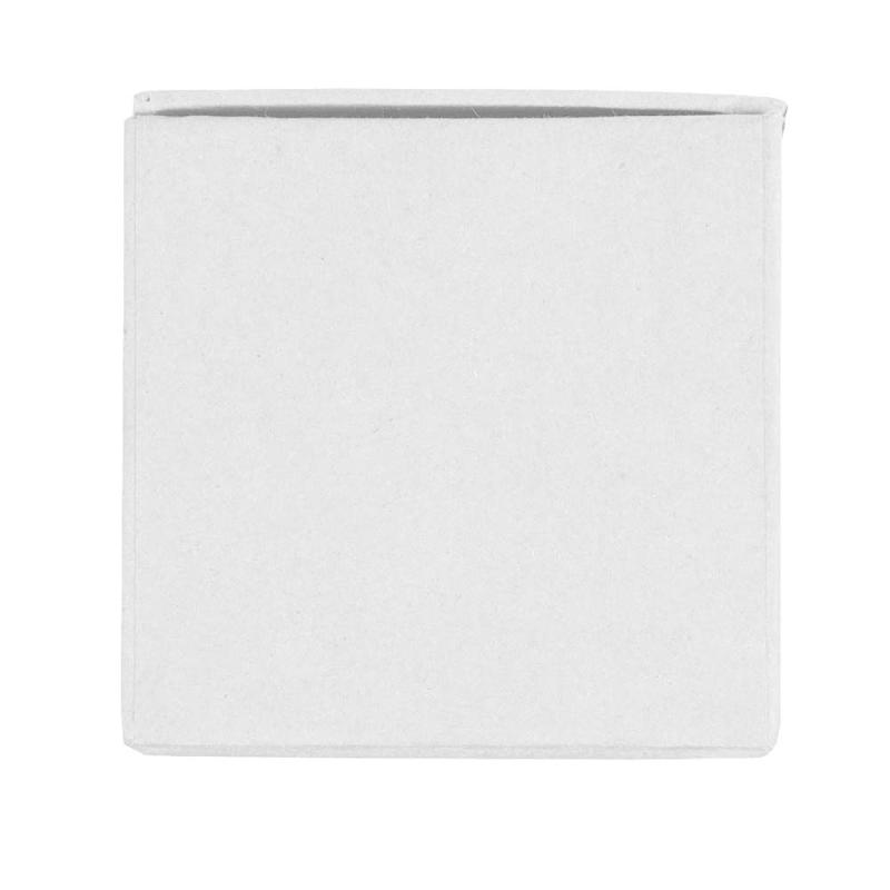 Lleva post-its de colores y un portalápices de cartón en forma de cubo