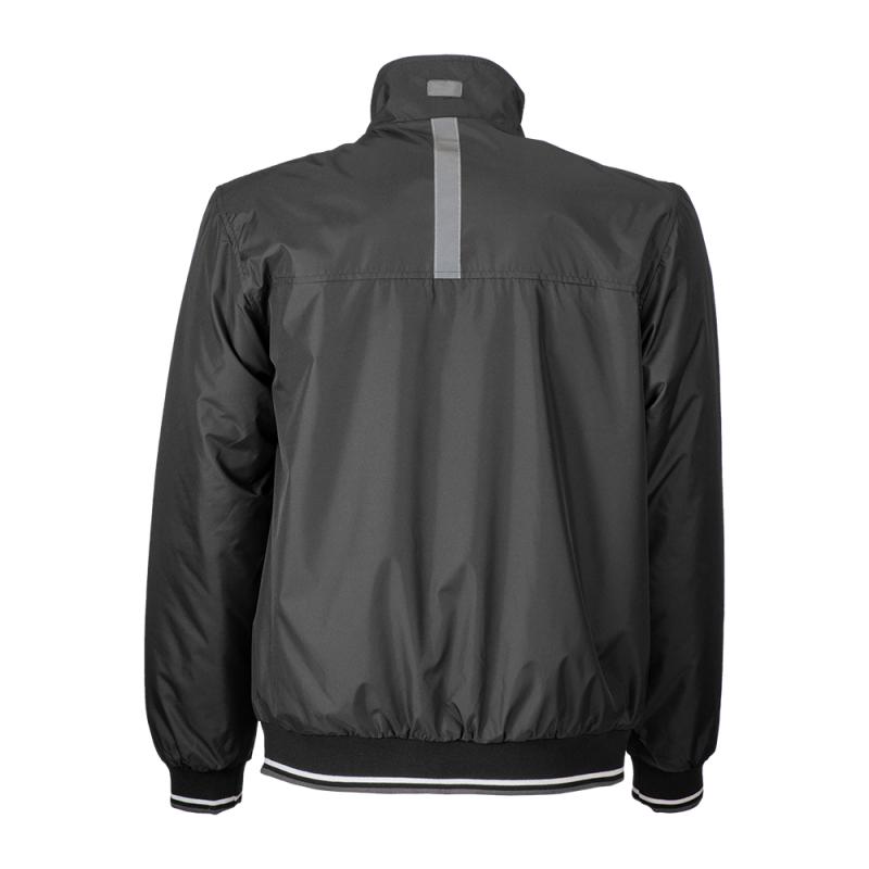 Chaqueta forrado con fibra polar.