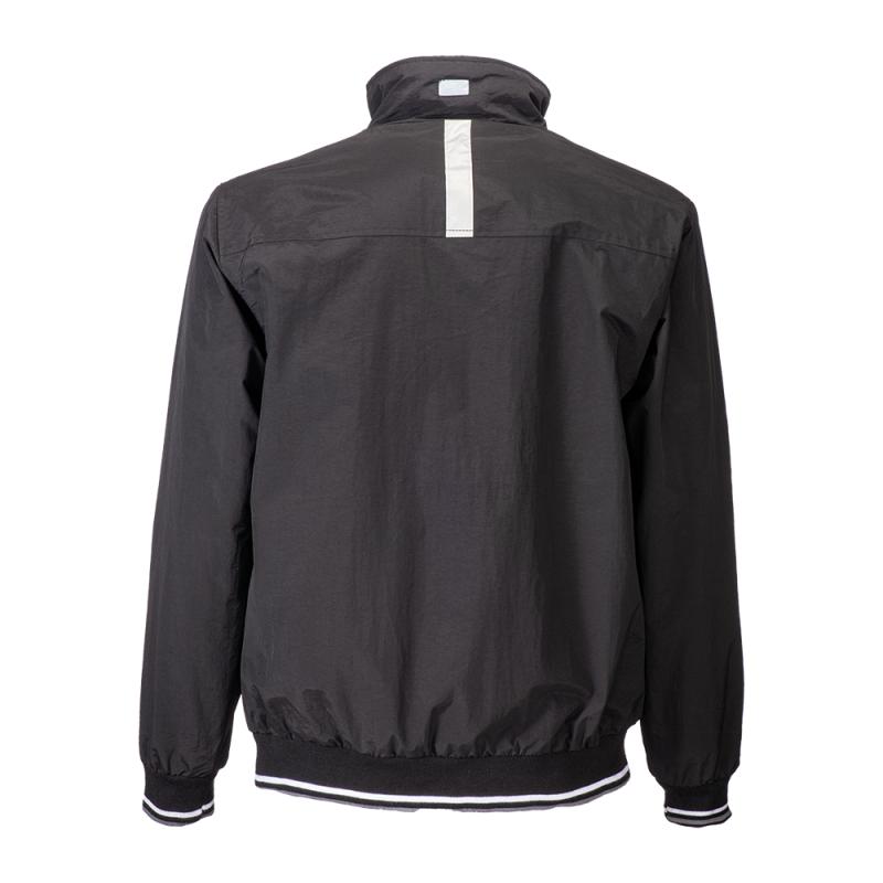 Chaqueta forrada con red.