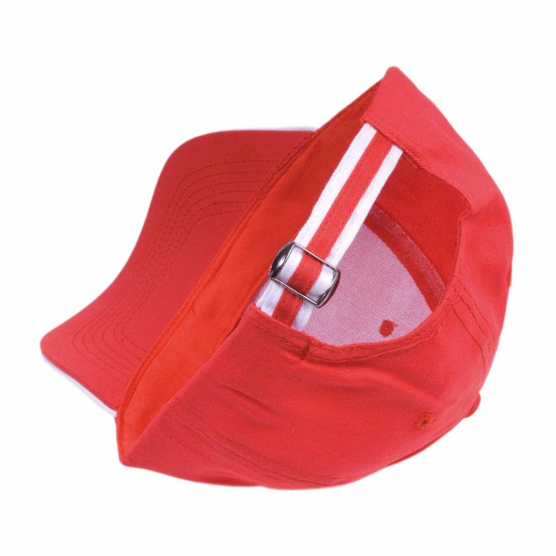 Gorra de algodón con cierre hebilla.