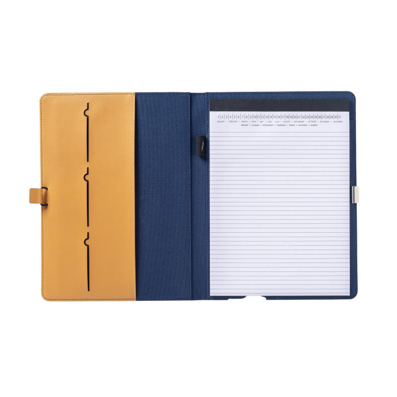 Carpeta para bloc de notas A4 en R-PET con cierre de gancho de metal