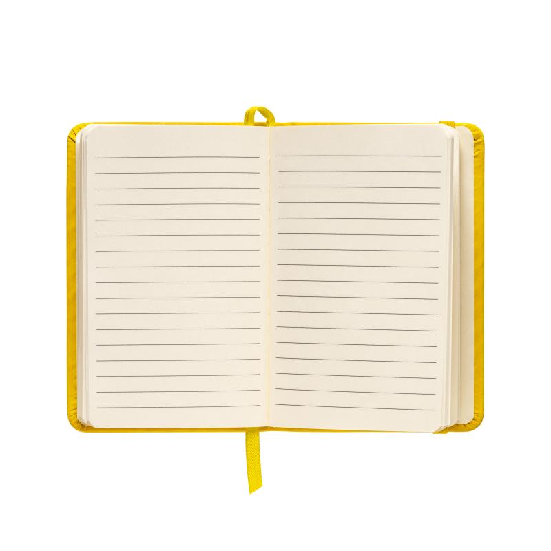 Libreta con tapas de polipiel y cierre goma.