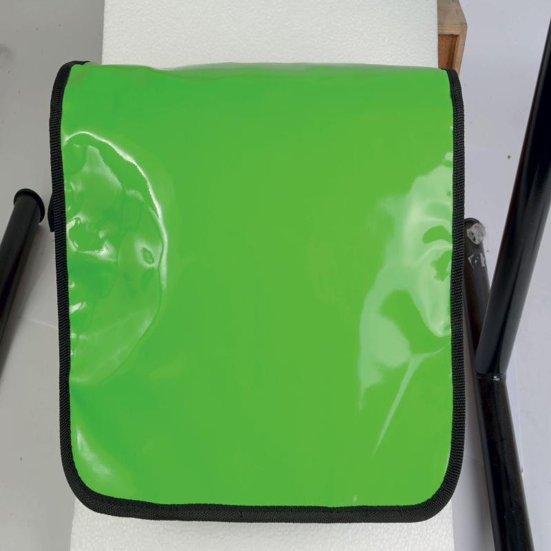 Bolsa portadocumentos con solapa en colores brillantes.
