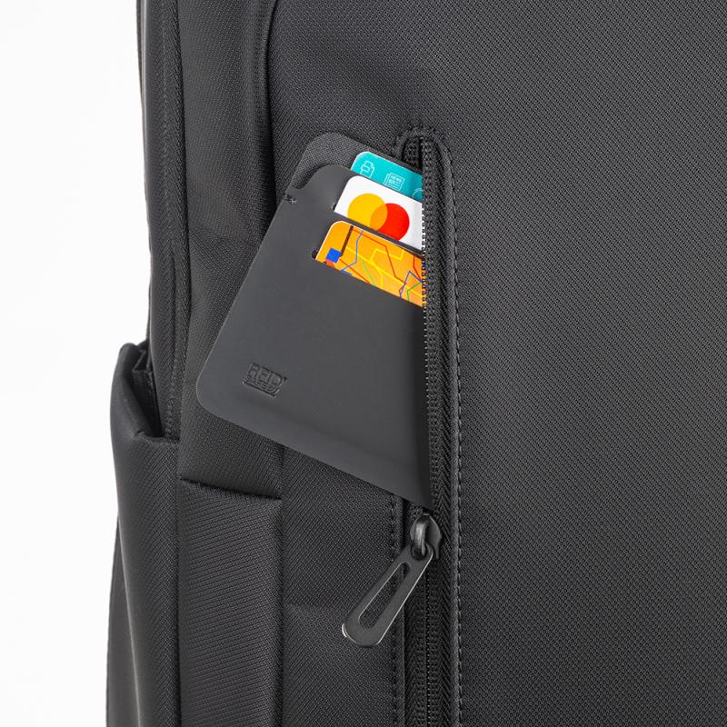 Tarjetero RFID de PU suave. Con seis compartimentos para tarjetas y logotipo RFID
