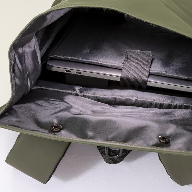 Mochila porta PC (15) en suave PU reciclado resistente al agua