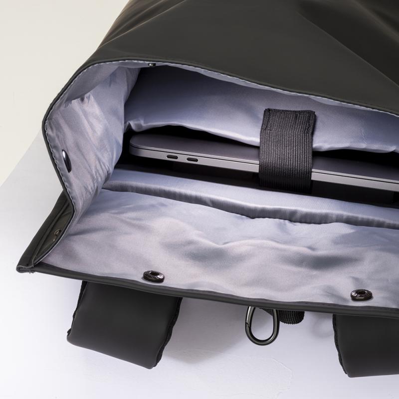 Mochila porta PC (15) en suave PU reciclado resistente al agua