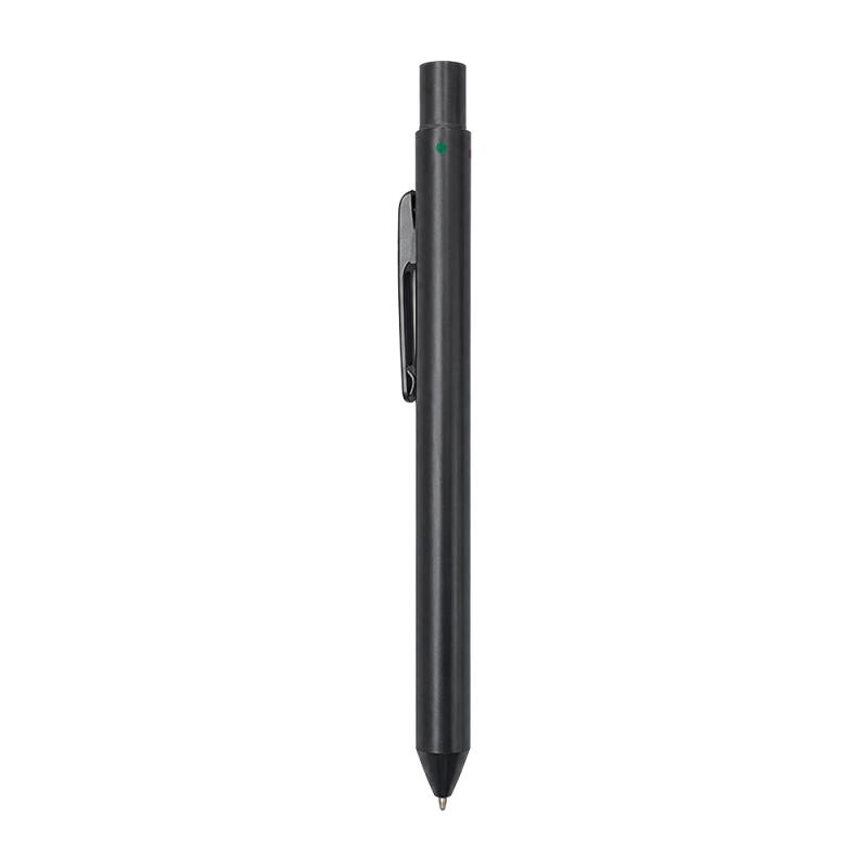 Bolígrafo retráctil metálico. Incluye cuatro recambios (negro, azul, rojo y verde)