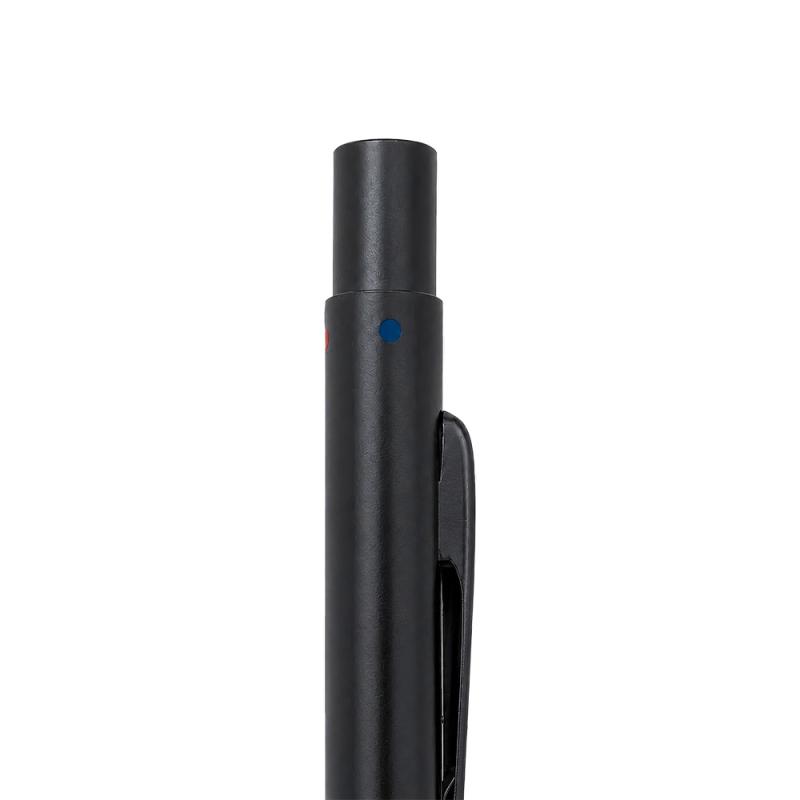Bolígrafo retráctil metálico. Incluye cuatro recambios (negro, azul, rojo y verde)
