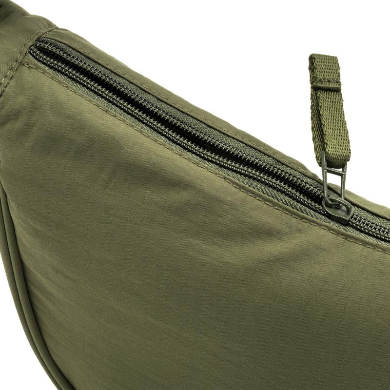 Bolso redondo de nylon con correa ajustable y cierre con cremallera