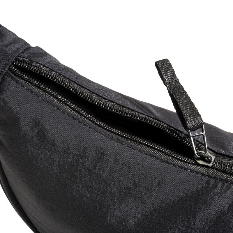 Bolso redondo de nylon con correa ajustable y cierre con cremallera