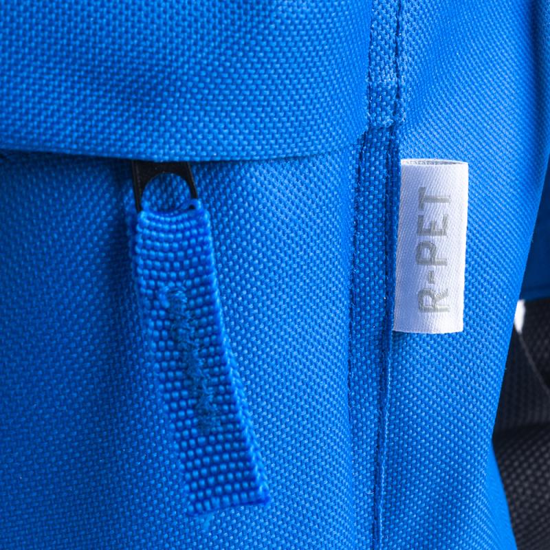 Mochila de poliéster reciclado R-PET con bolsillo exterior con cremallera