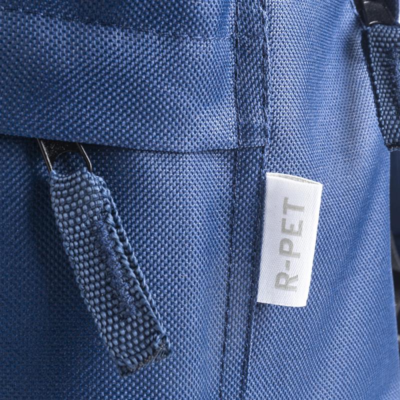 Mochila de poliéster reciclado R-PET con bolsillo exterior con cremallera