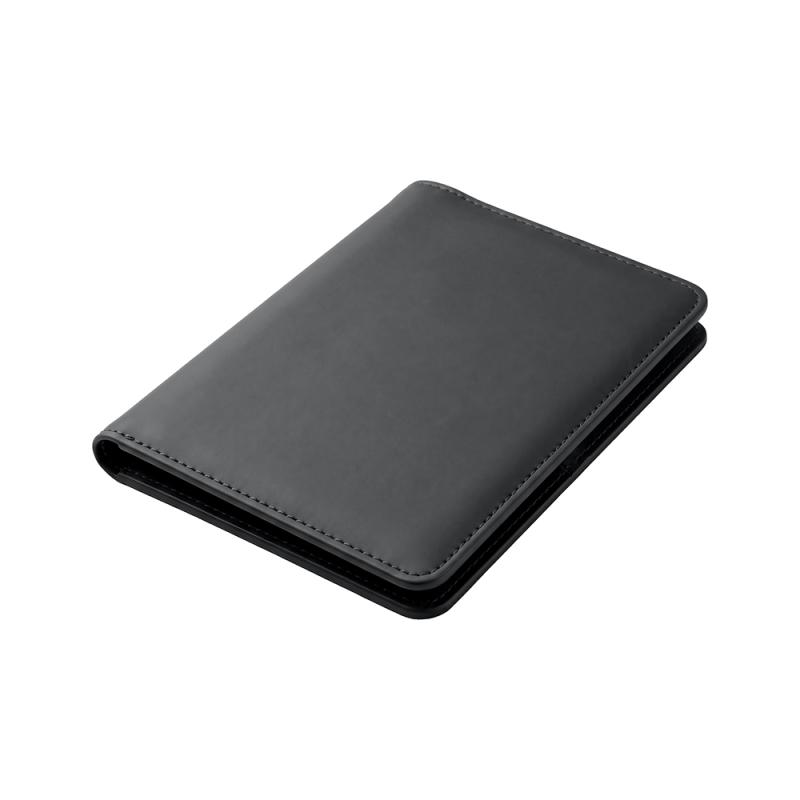 Portapasaporte de PU reciclado. Con cuatro ranuras para tarjetas de credito